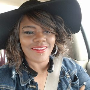 Meet your Posher, Elisa